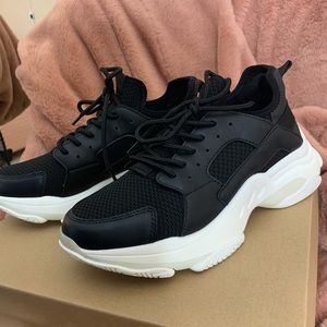 Steve Madden Black sneakers
